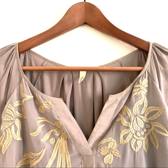 Tiny Anthropologie Embroidered Henley Top Taupe - Picture 3 of 7